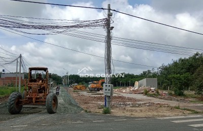 Bán lô góc mặt tiền đường lớn giá chính chủ, sổ sẵn, có thổ cư